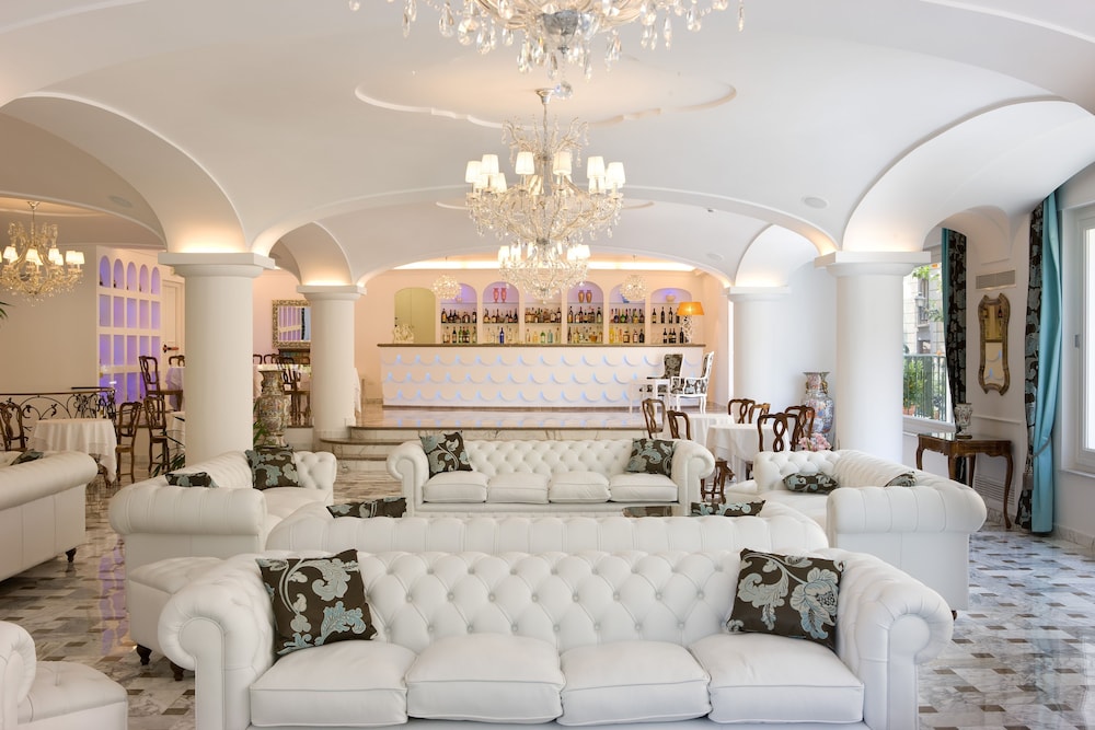 Grand Hotel La Favorita — Hotel rooms in Sorrento, Campania