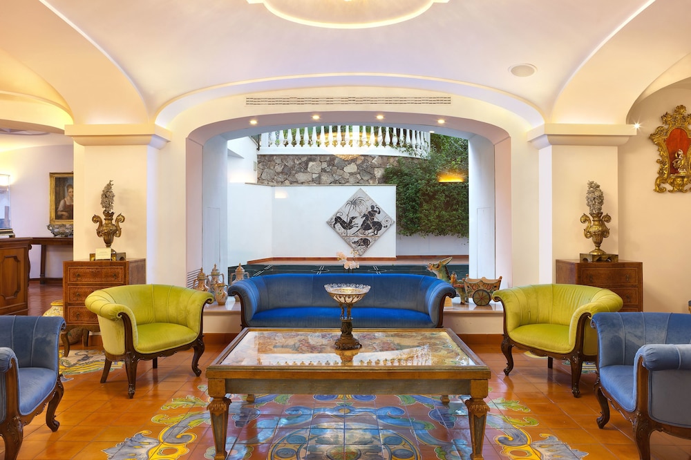 Grand Hotel La Favorita — Hotel building in Sorrento, Campania