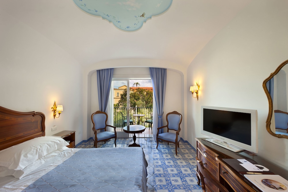 Grand Hotel La Favorita — Hotel rooms in Sorrento, Campania