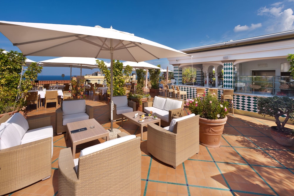 Grand Hotel La Favorita — Restaurant & bars in Sorrento, Campania
