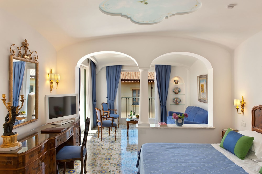 Grand Hotel La Favorita — Hotel rooms in Sorrento, Campania