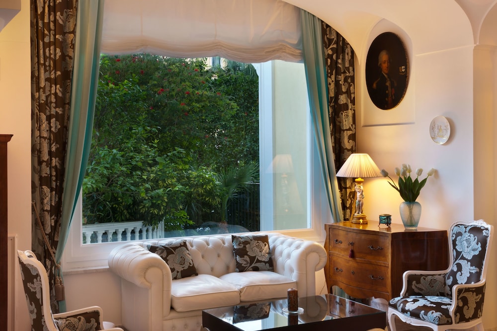 Grand Hotel La Favorita — Hotel rooms in Sorrento, Campania
