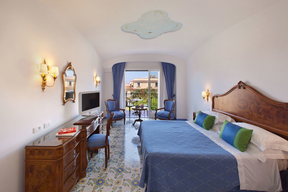Grand Hotel La Favorita — Hotel rooms in Sorrento, Campania