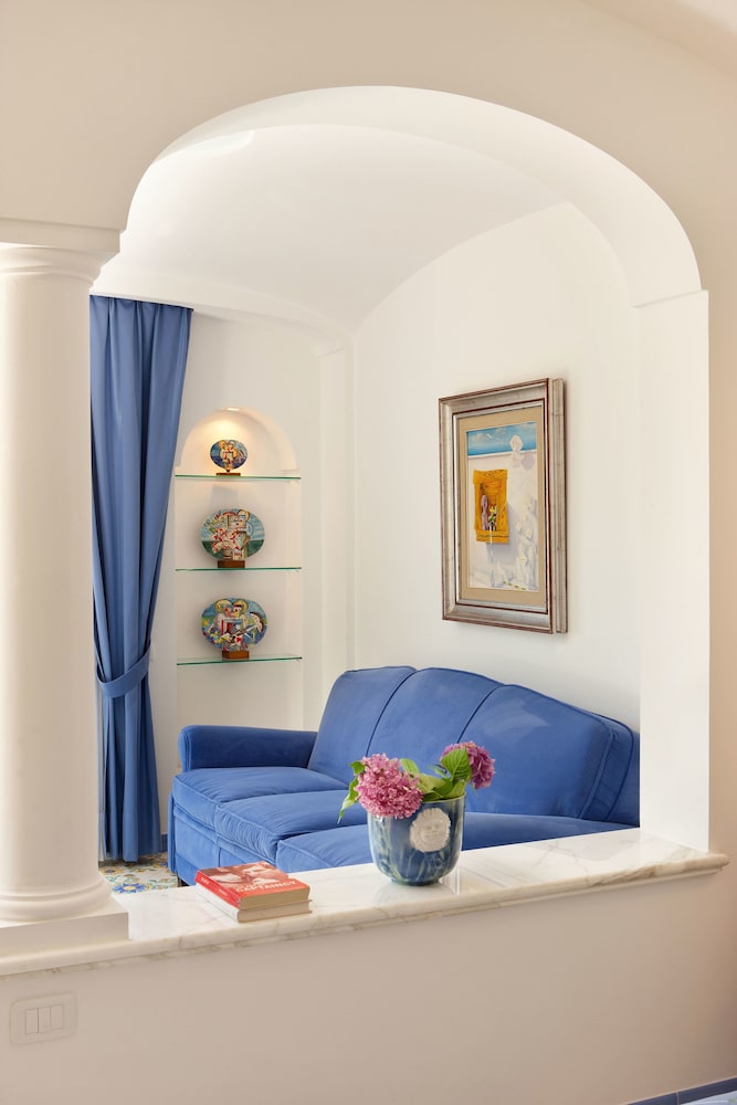 Grand Hotel La Favorita — Hotel rooms in Sorrento, Campania