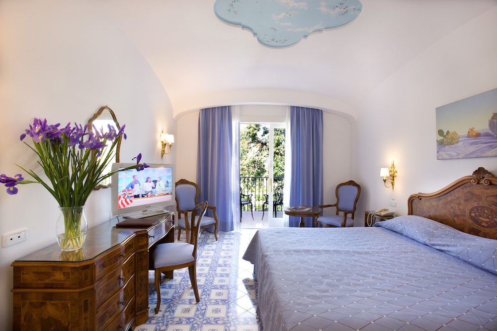 Grand Hotel La Favorita — Hotel rooms in Sorrento, Campania