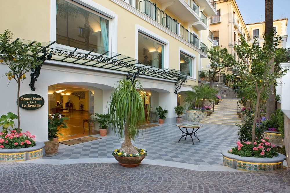 Grand Hotel La Favorita — Hotel building in Sorrento, Campania
