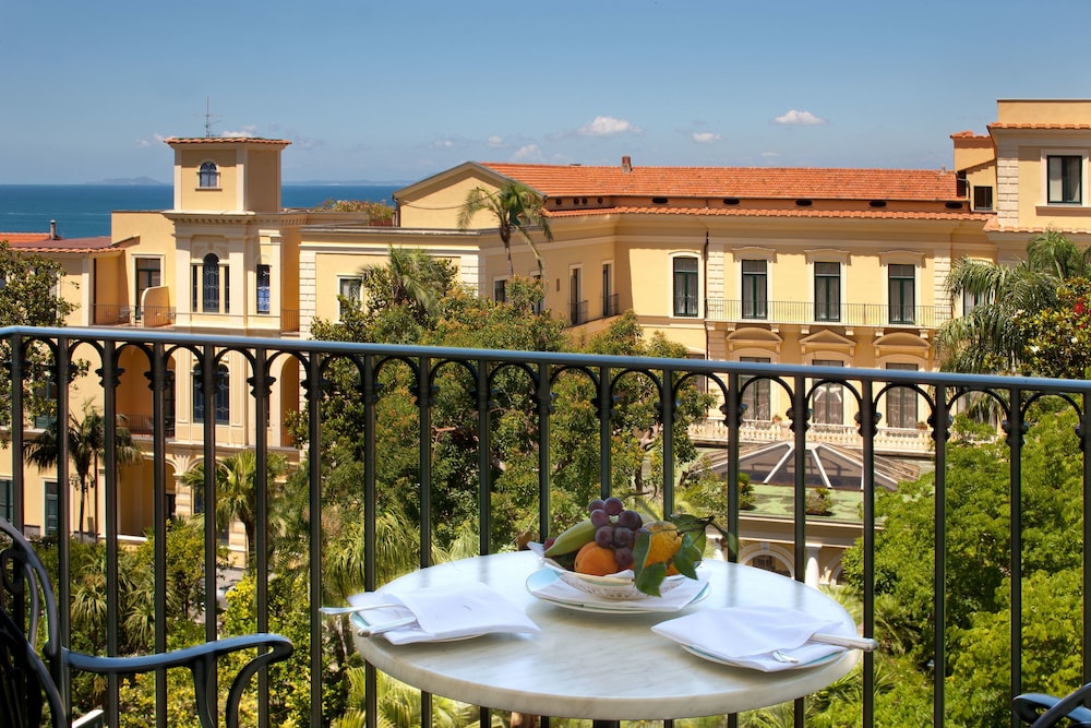 Grand Hotel La Favorita — Hotel building in Sorrento, Campania