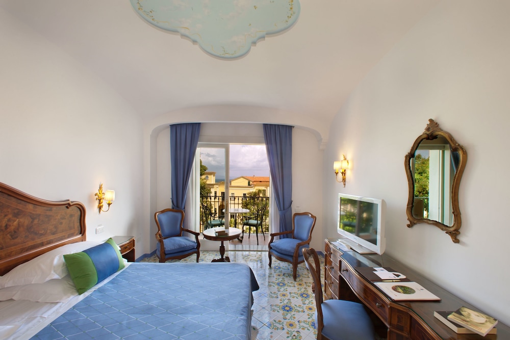 Grand Hotel La Favorita — Hotel rooms in Sorrento, Campania