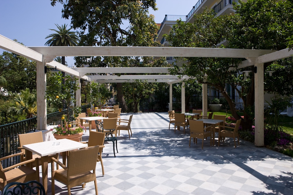 Grand Hotel La Favorita — Restaurant & bars in Sorrento, Campania