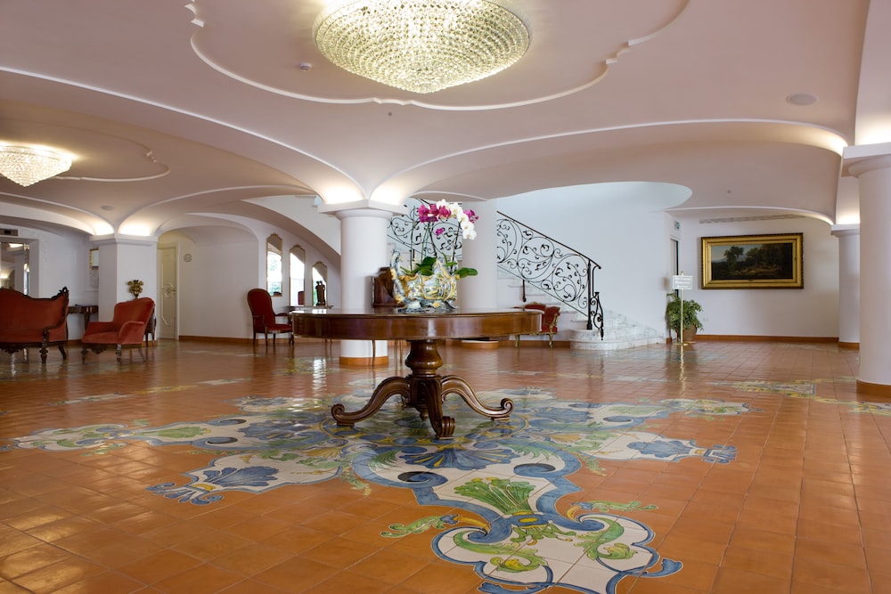 Grand Hotel La Favorita — Hotel building in Sorrento, Campania