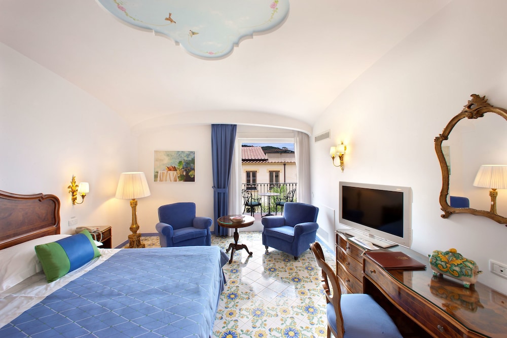 Grand Hotel La Favorita — Hotel rooms in Sorrento, Campania