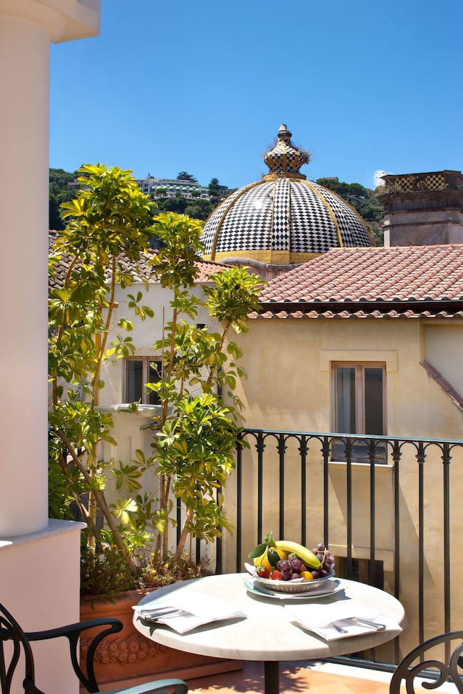 Grand Hotel La Favorita — Hotel building in Sorrento, Campania