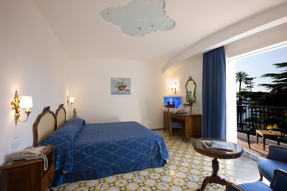 Grand Hotel La Favorita — Hotel rooms in Sorrento, Campania