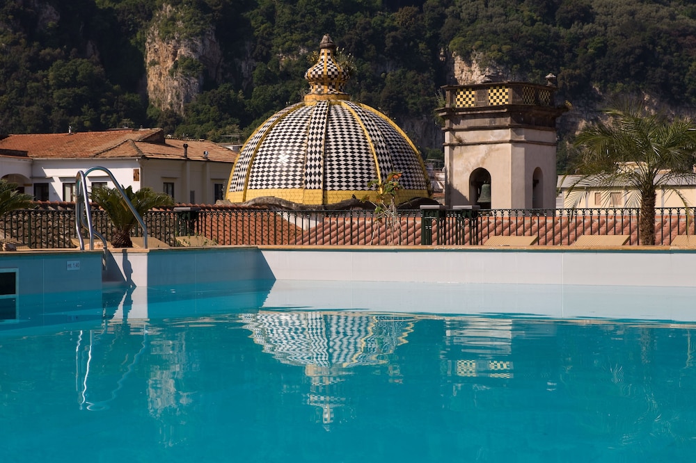 Grand Hotel La Favorita — Swimming pool in Sorrento, Campania