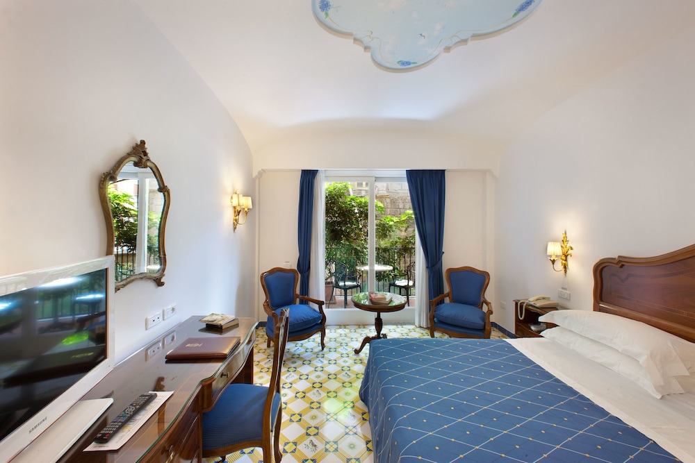 Grand Hotel La Favorita — Hotel rooms in Sorrento, Campania