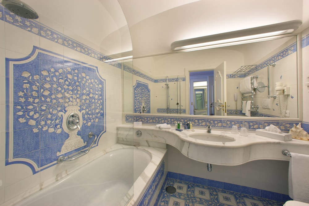 Grand Hotel La Favorita — Hotel rooms in Sorrento, Campania