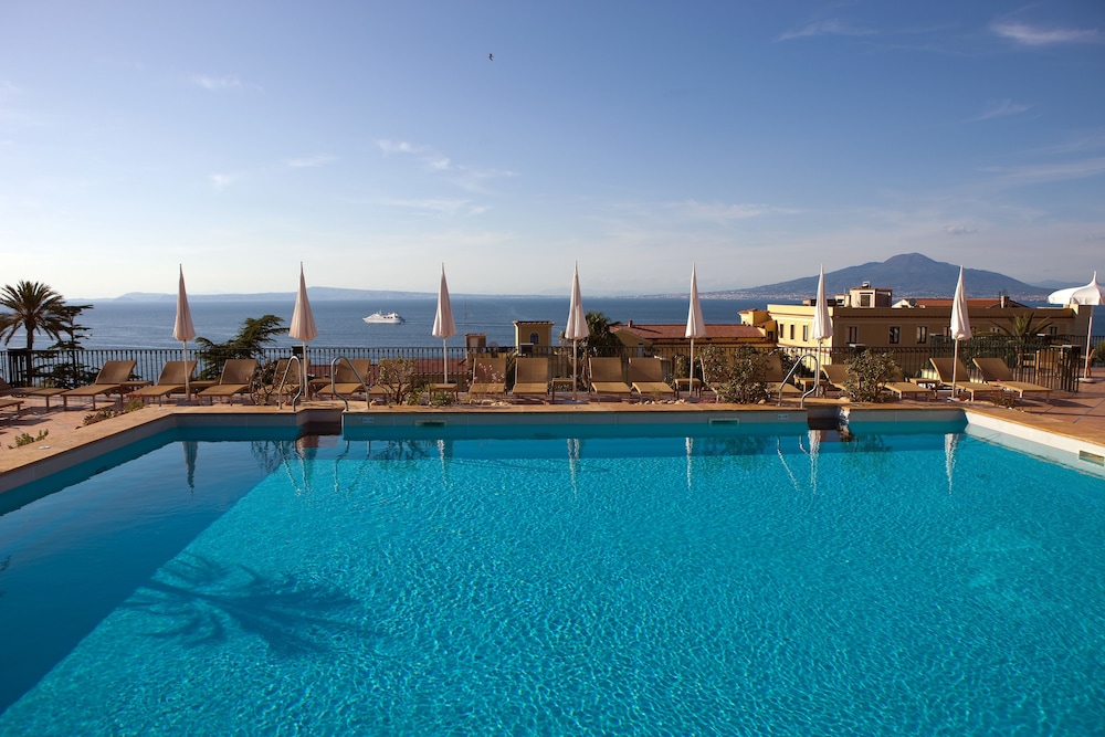 Grand Hotel La Favorita — Swimming pool in Sorrento, Campania