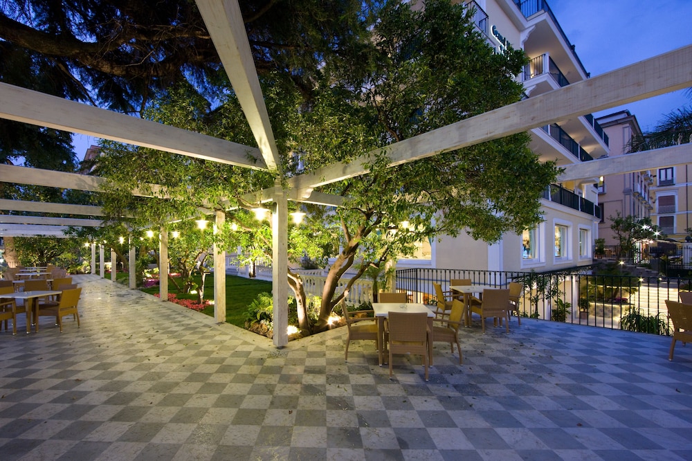 Grand Hotel La Favorita — Restaurant & bars in Sorrento, Campania