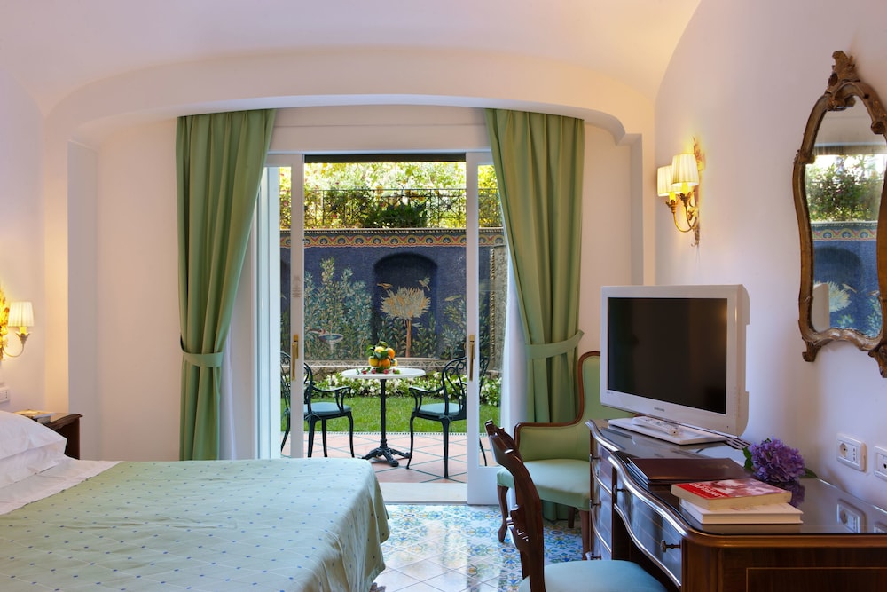 Grand Hotel La Favorita — Hotel rooms in Sorrento, Campania