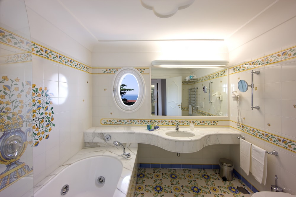 Grand Hotel La Favorita — Hotel rooms in Sorrento, Campania