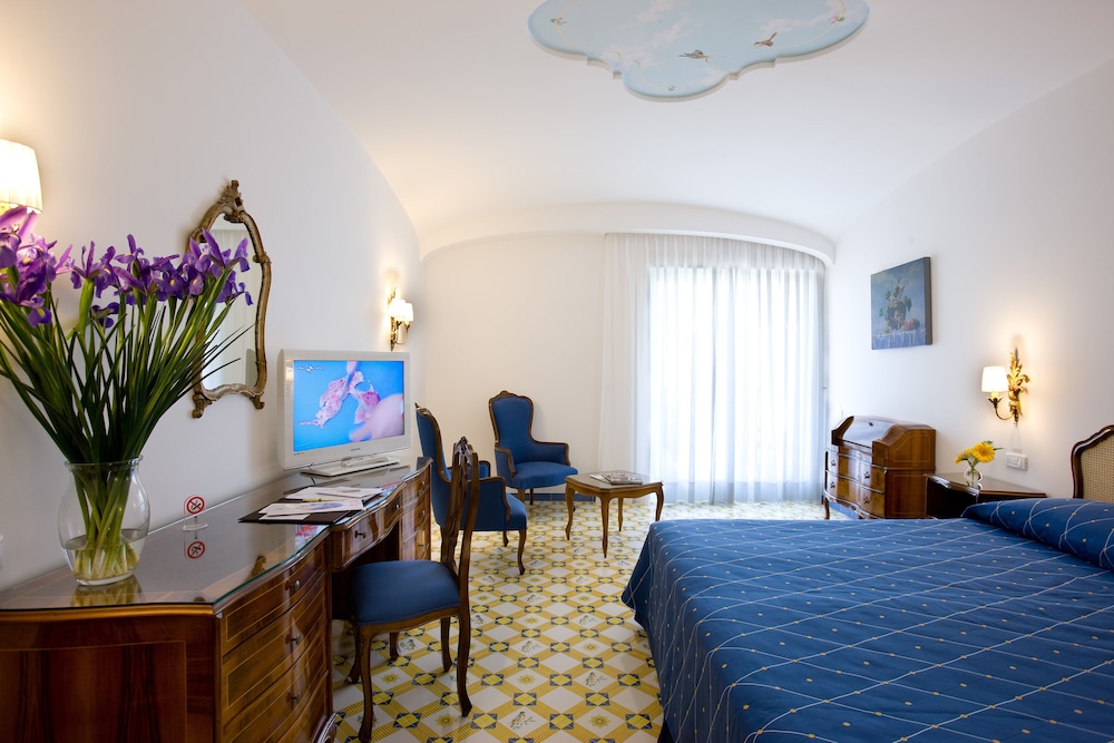 Grand Hotel La Favorita — Hotel rooms in Sorrento, Campania