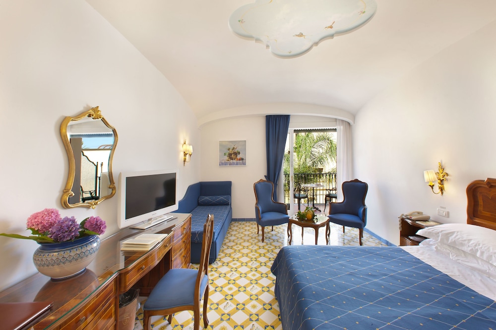 Grand Hotel La Favorita — Hotel rooms in Sorrento, Campania