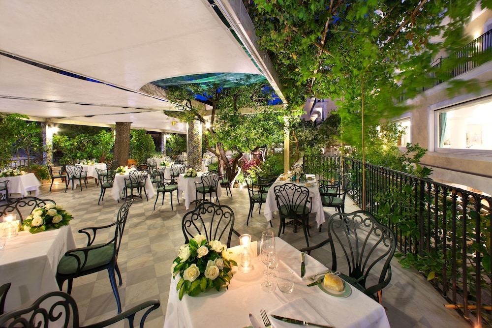 Grand Hotel La Favorita — Restaurant & bars in Sorrento, Campania