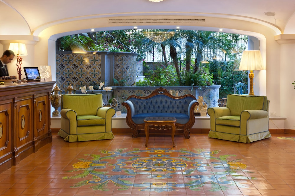 Grand Hotel La Favorita — Hotel building in Sorrento, Campania