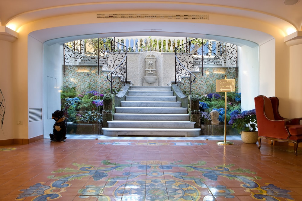 Grand Hotel La Favorita — Hotel building in Sorrento, Campania