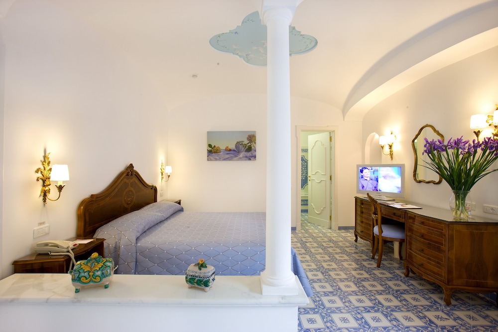Grand Hotel La Favorita — Hotel rooms in Sorrento, Campania