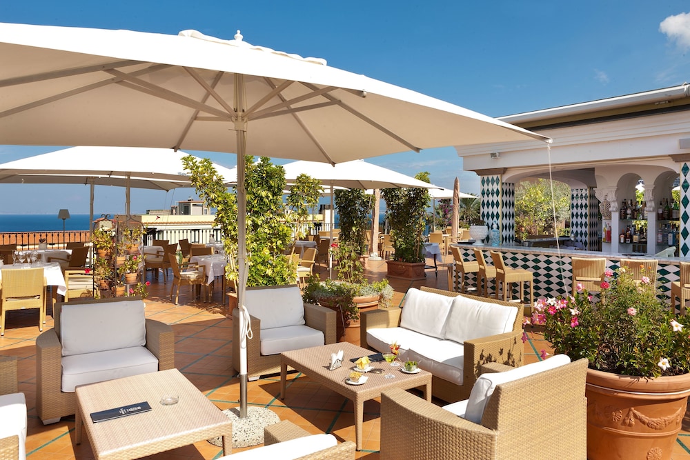 Grand Hotel La Favorita — Restaurant & bars in Sorrento, Campania