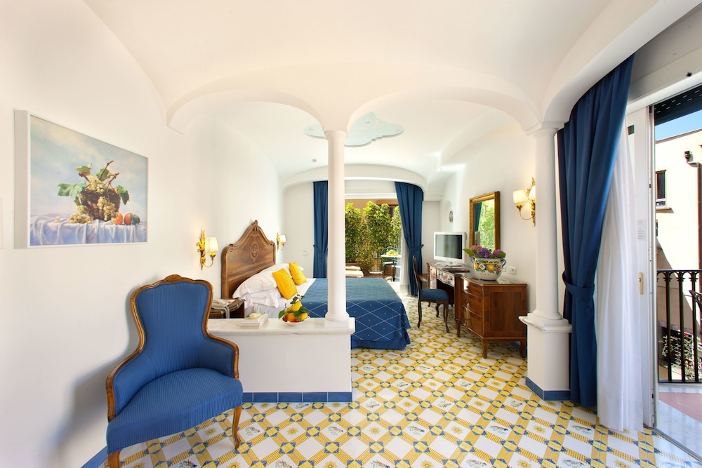Grand Hotel La Favorita — Hotel rooms in Sorrento, Campania