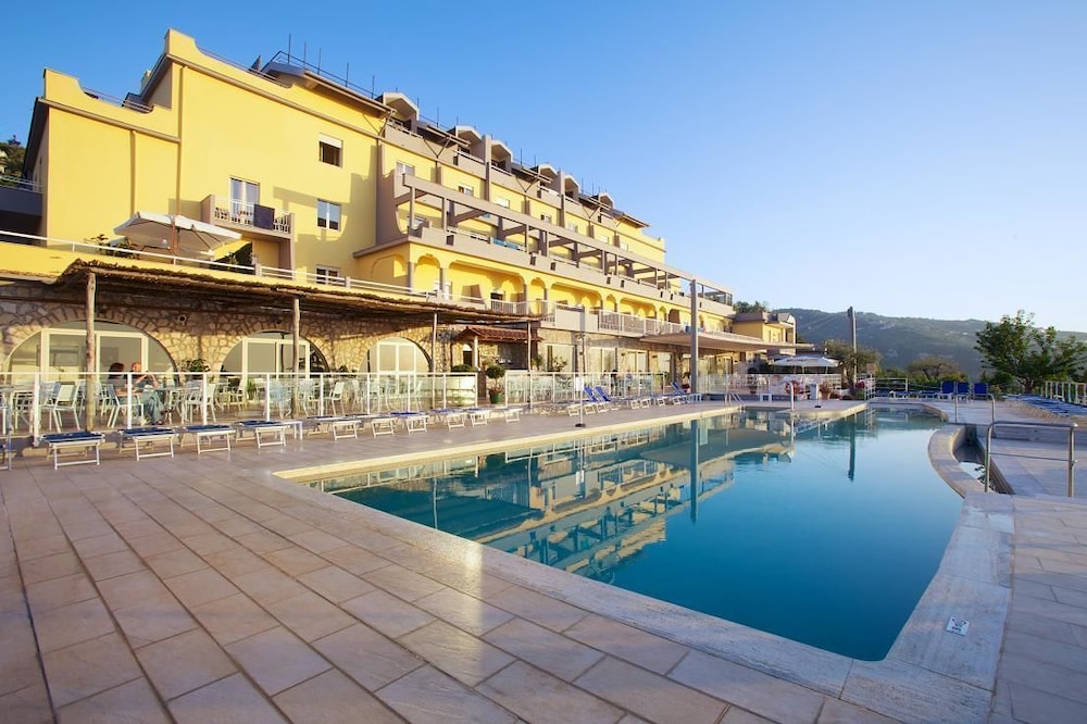 Art Hotel Gran Paradiso — Swimming pool in Sorrento, Campania