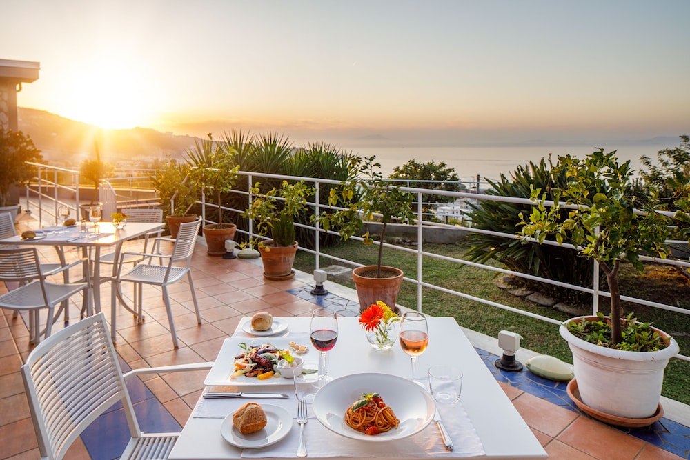 Art Hotel Gran Paradiso — Restaurant & bars in Sorrento, Campania