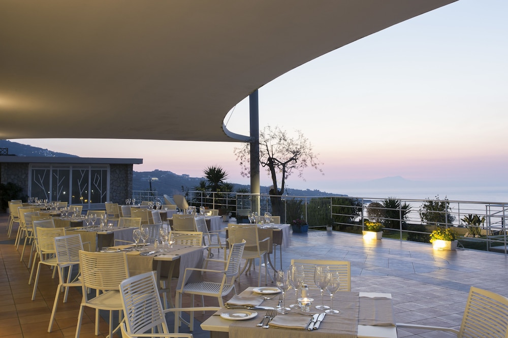 Art Hotel Gran Paradiso — Restaurant & bars in Sorrento, Campania