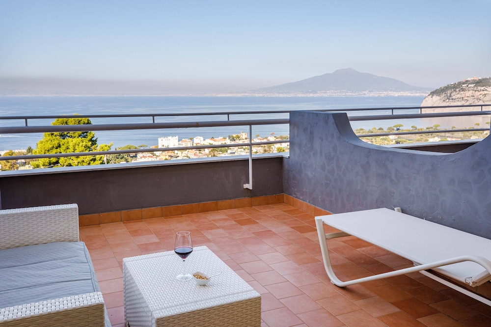 Art Hotel Gran Paradiso — Hotel rooms in Sorrento, Campania