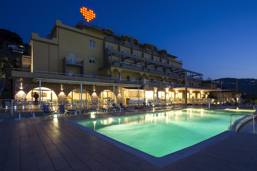 Art Hotel Gran Paradiso — Swimming pool in Sorrento, Campania