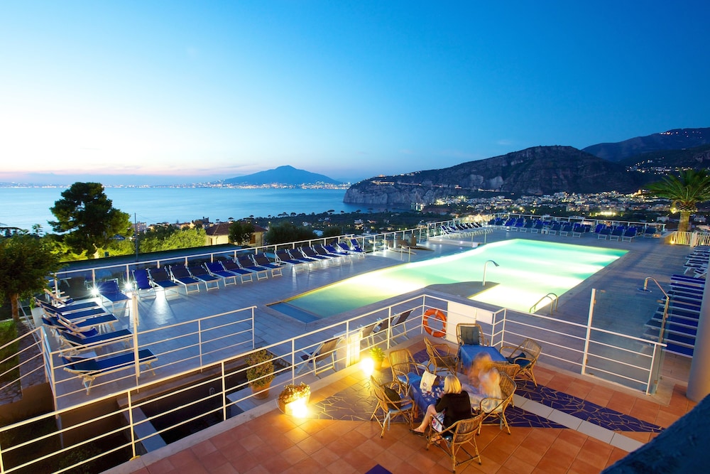 Art Hotel Gran Paradiso — Swimming pool in Sorrento, Campania