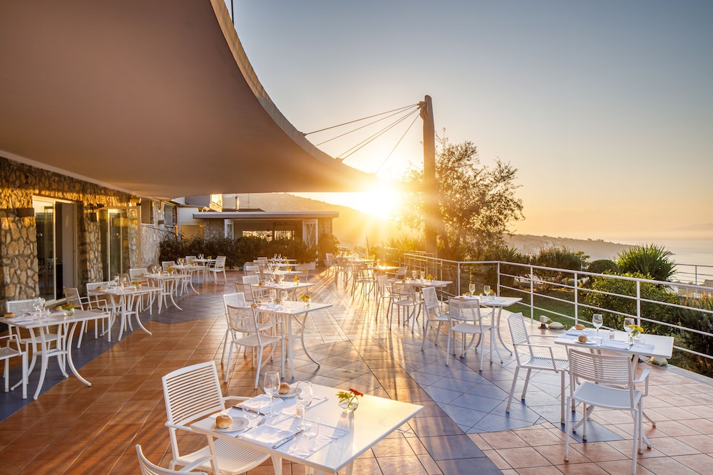 Art Hotel Gran Paradiso — Restaurant & bars in Sorrento, Campania