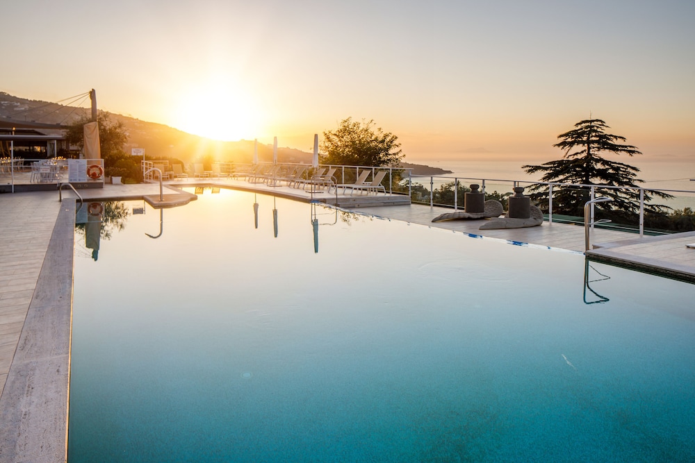 Art Hotel Gran Paradiso — Swimming pool in Sorrento, Campania