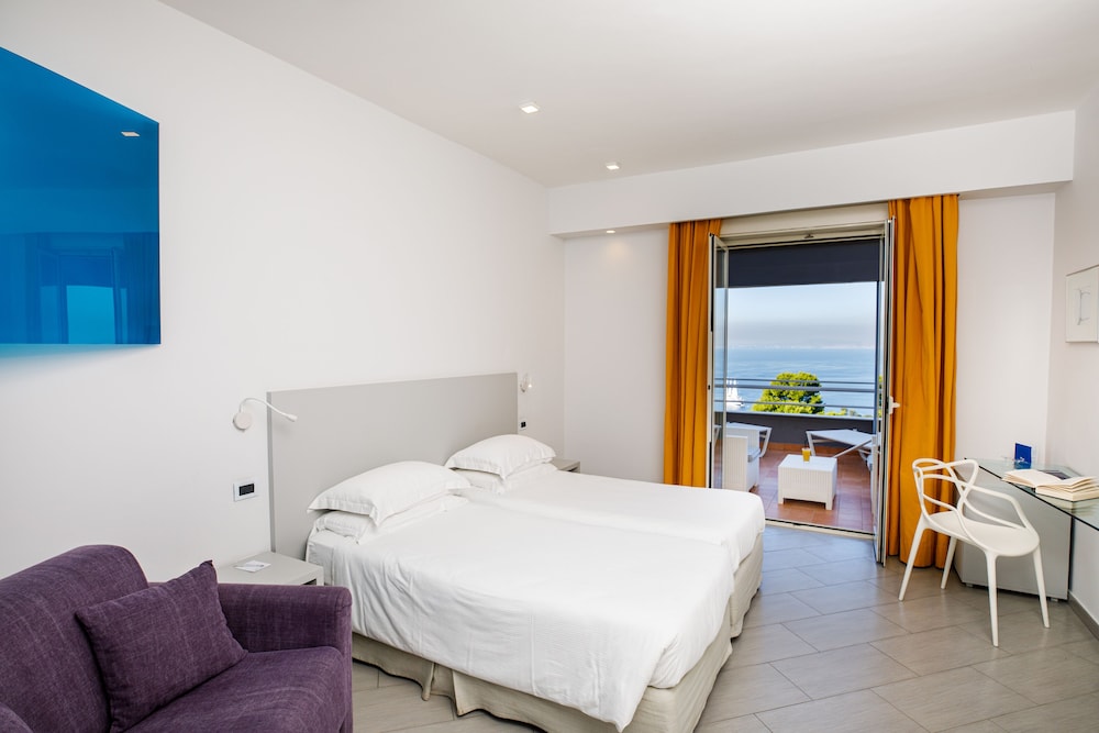 Art Hotel Gran Paradiso — Hotel rooms in Sorrento, Campania