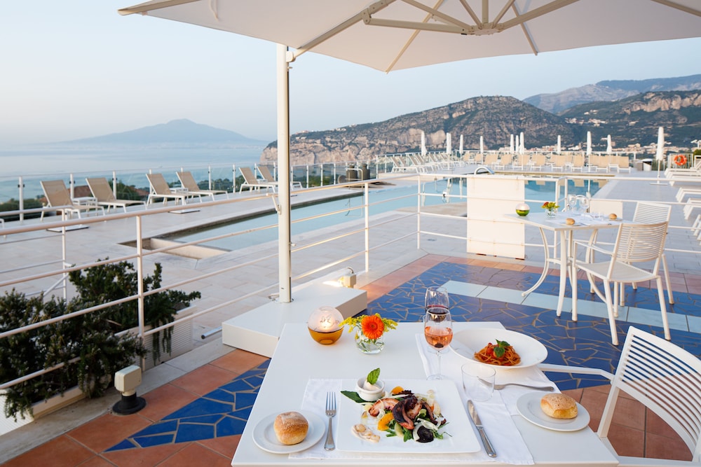 Art Hotel Gran Paradiso — Restaurant & bars in Sorrento, Campania