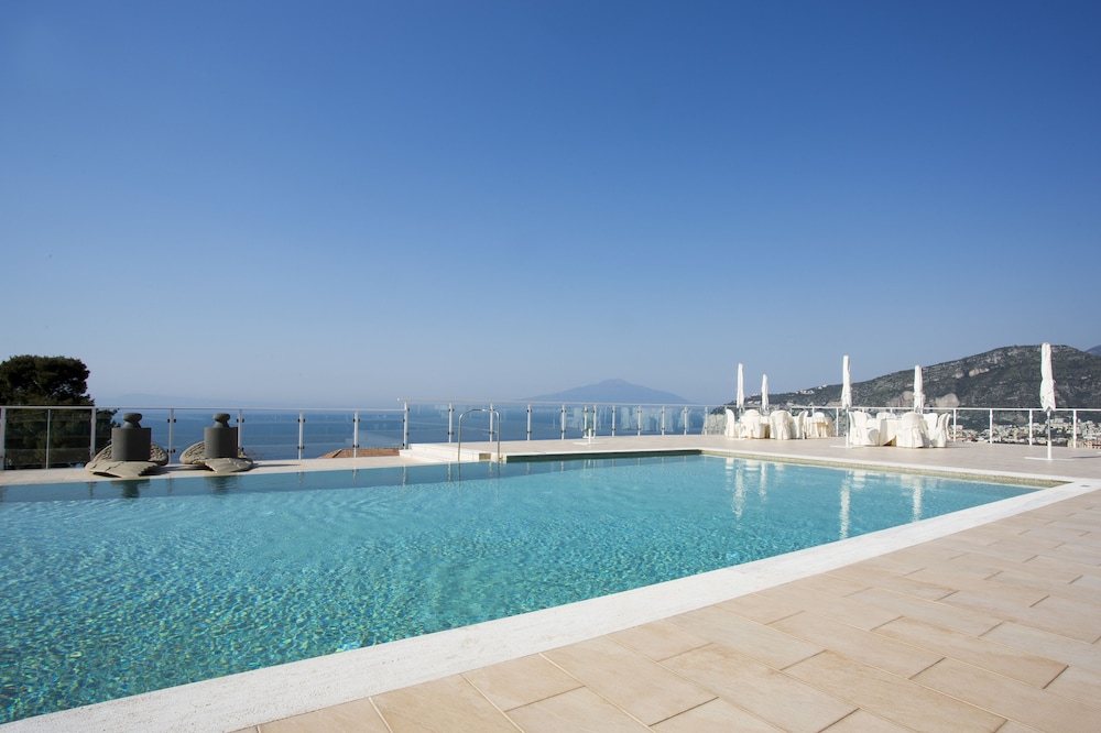 Art Hotel Gran Paradiso — Swimming pool in Sorrento, Campania