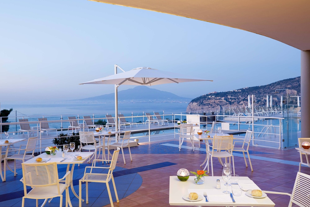 Art Hotel Gran Paradiso — Restaurant & bars in Sorrento, Campania