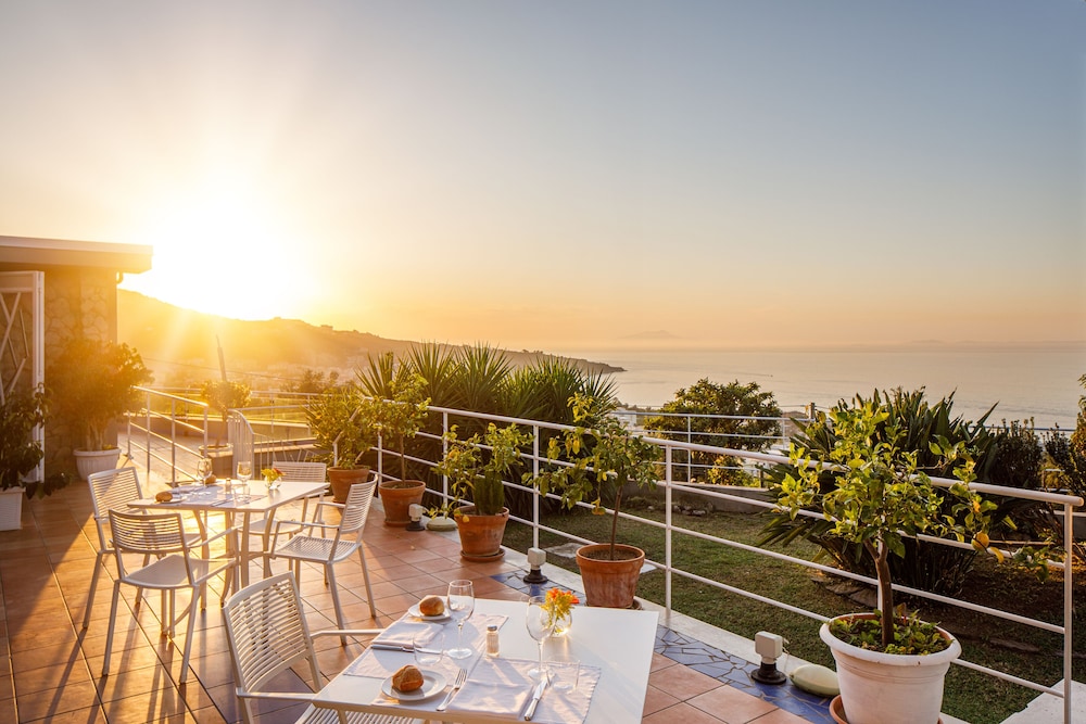 Art Hotel Gran Paradiso — Restaurant & bars in Sorrento, Campania