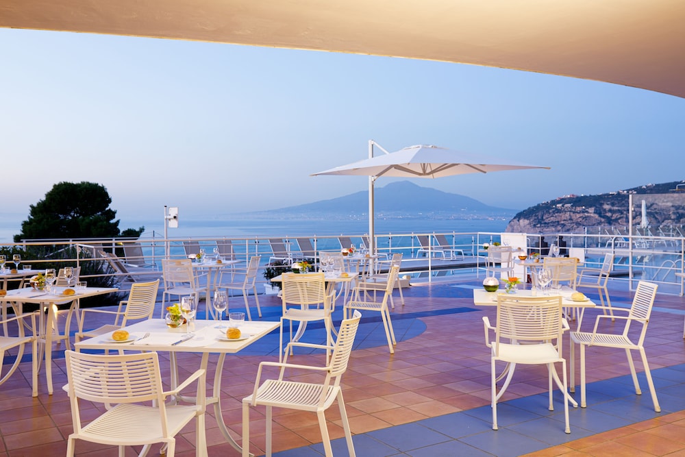 Art Hotel Gran Paradiso — Restaurant & bars in Sorrento, Campania