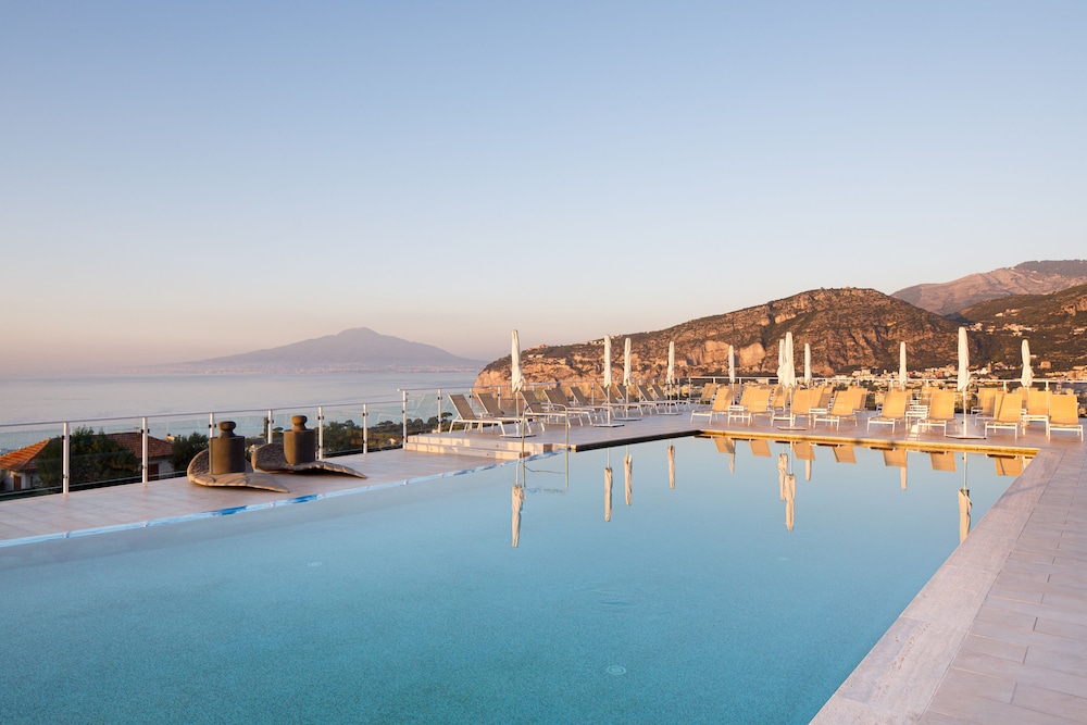Art Hotel Gran Paradiso — Swimming pool in Sorrento, Campania