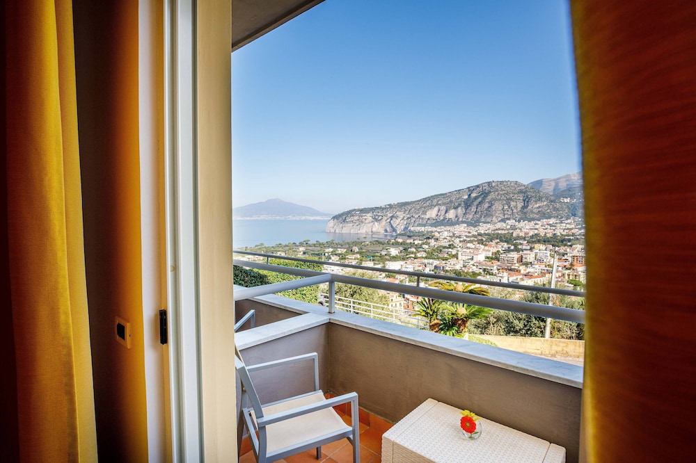 Art Hotel Gran Paradiso — Hotel rooms in Sorrento, Campania