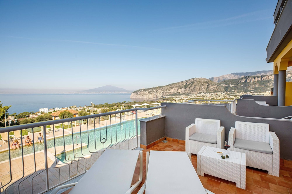 Art Hotel Gran Paradiso — Swimming pool in Sorrento, Campania