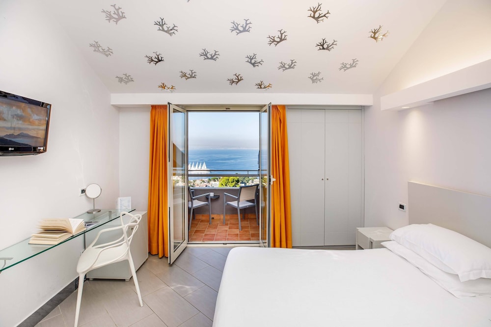 Art Hotel Gran Paradiso — Hotel rooms in Sorrento, Campania